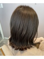 ログヘアー(Log. hair)&nbsp;外ハネ切りっぱなしロブ