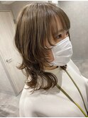 キャラメルベージュフェザーミディアムウルフ