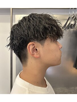 クオンヒール(QUON HEAL) 緩めツイストスパイラルパーマ刈り上げショートスタイル