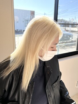 ヨンド(yond) ブロンドベージュミディアムレイヤー顔まわり前髪群馬太田