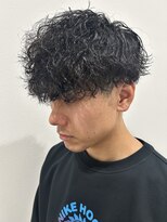 ヒュイル バイ ニアウ(Hwyl by Niau)&nbsp;メンズマッシュパーマ波巻きスパイラルパーマニュアンスパーマ