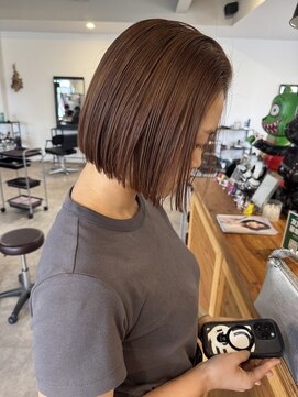 ナンバー(number+) 20代30代40代前下がりストレート大人ボブリップライン