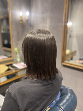 アルベラ(ALVELLA) ぱつっと外ハネ