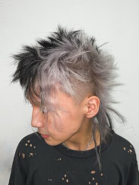 ホワイト　ブラック　ポイントカラー