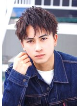 抜け感・清潔感が好印象!!センターパートやシースルーマッシュと相性◎なラフに流れる【フェザーパーマ】