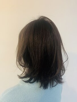 ニルバ(niLva) ナチュラル毛先カール