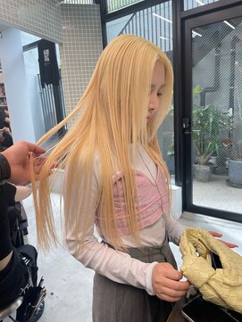 ヴァーディ オモテサンドウ(Vardy omotesando) 抜きっぱなしブリーチ・ハイトーン・ケアブリーチ・金髪