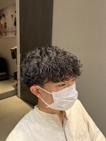 ウノプリールヴァモス(unopulir Vamos)&nbsp;波巻きパーマ刈り上げツーブロックメンズヘアグリース仕上げ