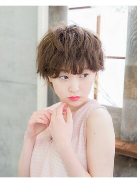 メモリーズ 表参道(Memories) 40代50代60代耳かけショート前髪なしハンサムショート白髪ぼかし