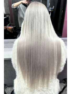 スライバイリアオオサカ(Sly By Ria OSAKA) ホワイトカラー/シールエクステ【梅田】【大阪】