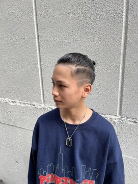 リレーションメンズヘアー(RELATION MEN'S HAIR) スキンフェードセンターパートメンズ ベリーショートパーマ