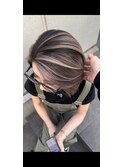 レイヤーボブハイライトブリーチレイヤーハイトーングレージュ