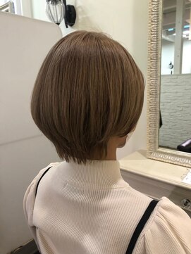 ニュイ 高槻 阪急茨木店(nui) イメチェン/ホワイトブロンド/外ハネボブ/美髪/茨木