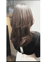 アルム(arum)&nbsp;大人女性も楽しめるスタイリング♪/横浜/元町/白髪ぼかし/カット