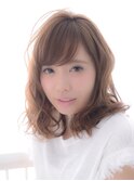 アッシュブラウン流し前髪ウェーブセミディ 