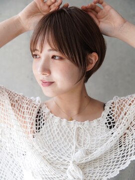 カライング(ing) 大人可愛い20代30代40代黒髪前下がりひし形小顔ボブ丸みショート