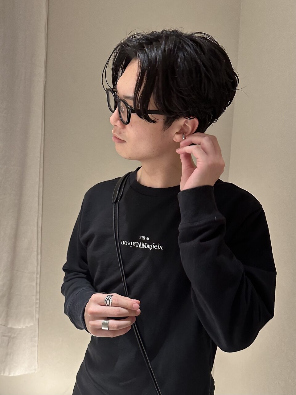 センターパートニュアンスパーマダウンパーマコンマヘア黒髪