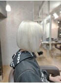 艶・透け感抜群。ホワイトブリーチボブ。　スリークなボブヘア◎