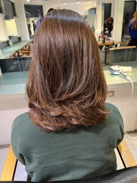 トレス(TRESS) レイヤーミディアム ボブレイヤー オリーブベージュ