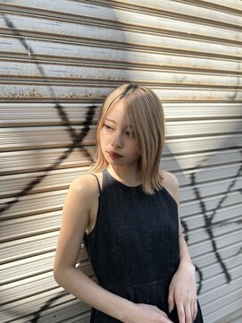 クレア(CREA) 20代30代40代外ハネアッシュグレージュ肩ライン耳掛け