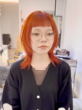 ジゼラ(GISELA) ウルフカット オレンジベージュ ブリーチカラー