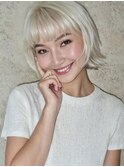 ホワイトブロンド　外はねボブ