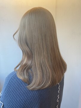 ブリーチで叶える！ハイトーンベージュカラー♪