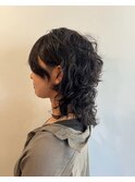 くせ毛を活かすミディアムレイヤー