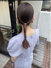 流行のタイトアレンジも◎ヘアアレンジ講師在籍しております。