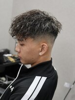 スラッシュ(SLASH)&nbsp;ツイストパーマ/短髪/ホワイトメッシュ/スキンフェード/姫路