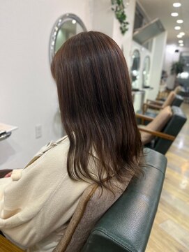 ビィーワンイースト(Be 1 EAST) セミロングカット