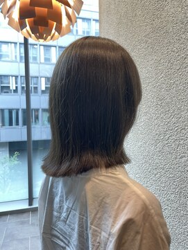 エルサフィロ ヨドヤバシ(el zafiro yodoyabashi) ミディアムヘア　オリーブべージュ