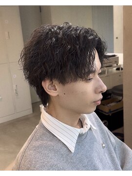 ブルニール 中崎町(BLEUNIR) ツイストスパイラル/センターパート/縦落ちパーマ