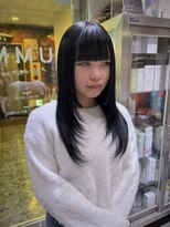 ウム(UMM)&nbsp;姫カット＋レイヤーカット＋ブルーブラック