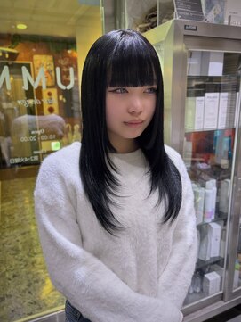 ウム(UMM) 姫カット+レイヤーカット+ブルーブラック