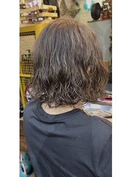 ミュー(m) ブリーチ×グレージュウェーブボブ