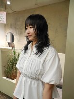 メク(meku)&nbsp;ゆるっと動くパーマと顔周りレイヤー
