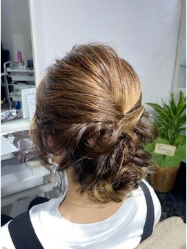 シークレット サロン カノア(secret salon Kanoa) ゆるふわねじりシニヨン