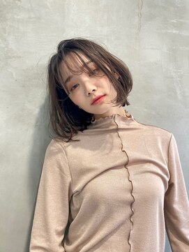 テイラー(Taylor) ［Taylor］☆ オリーブベージュ×大人可愛いボブ