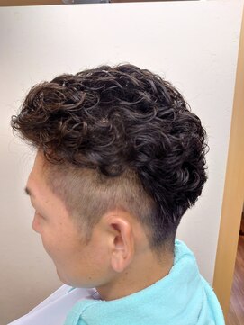 ヴェルデ シンバシ(VERDE SHINBASHI) アップバング 宮城風パーマ ツーブロック フェード スラムダンク