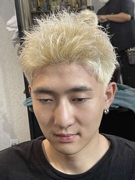 デルフィーノ ヘアーパフォーム(delfino hair perform) メンズスパイキーショートブリーチダブルカラーハイライト