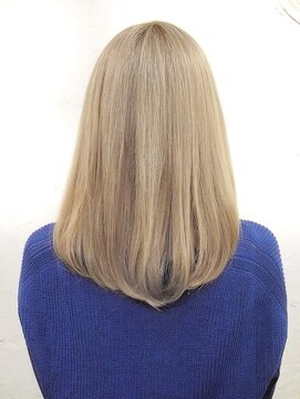 フェリシータ 服部店(felicita) 外国人風シルバーアッシュ♪ワンカールロブ