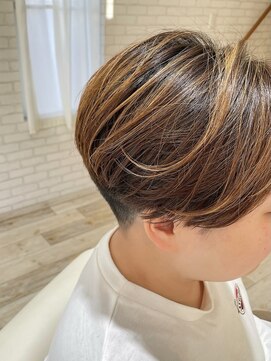 ルーモス(LUMOS) 刈り上げ女性ショート