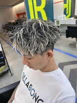 ダズルヘアラッシュ(DAZZLE hair RUSH)&nbsp;ホワイトハイライト～ツイストスパイラルパーマ～