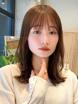 ガーデンヨコハマ(GARDEN YOKOHAMA) ミディアムレイヤー小顔カットくびれヘアベージュカラー外ハネ