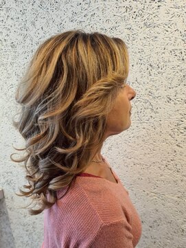 DAMANI 表参道 髪質改善/ヘッドスパ/ハイライト/白髪染め/白髪ぼかし/縮毛矯正 似合わせカット/ミディアムレイヤーカット[表参道駅]