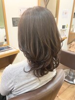 フリージア(freesia)&nbsp;30代40代50代/ミディアムレイヤー/大人カール