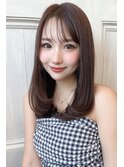 大人かわいいレイヤーカット 前髪あり シンプルストレート