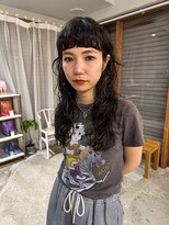 シプレ(cipre)&nbsp;オン眉×レイヤー×パーマで個性派ロング