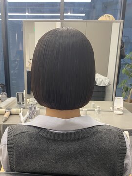 トリッカ シブヤ(TRICCA SHIBUYA) 艶髪切りっぱなしショートボブ